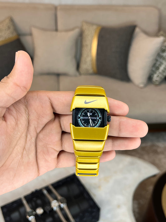 Nike Tech ساعة